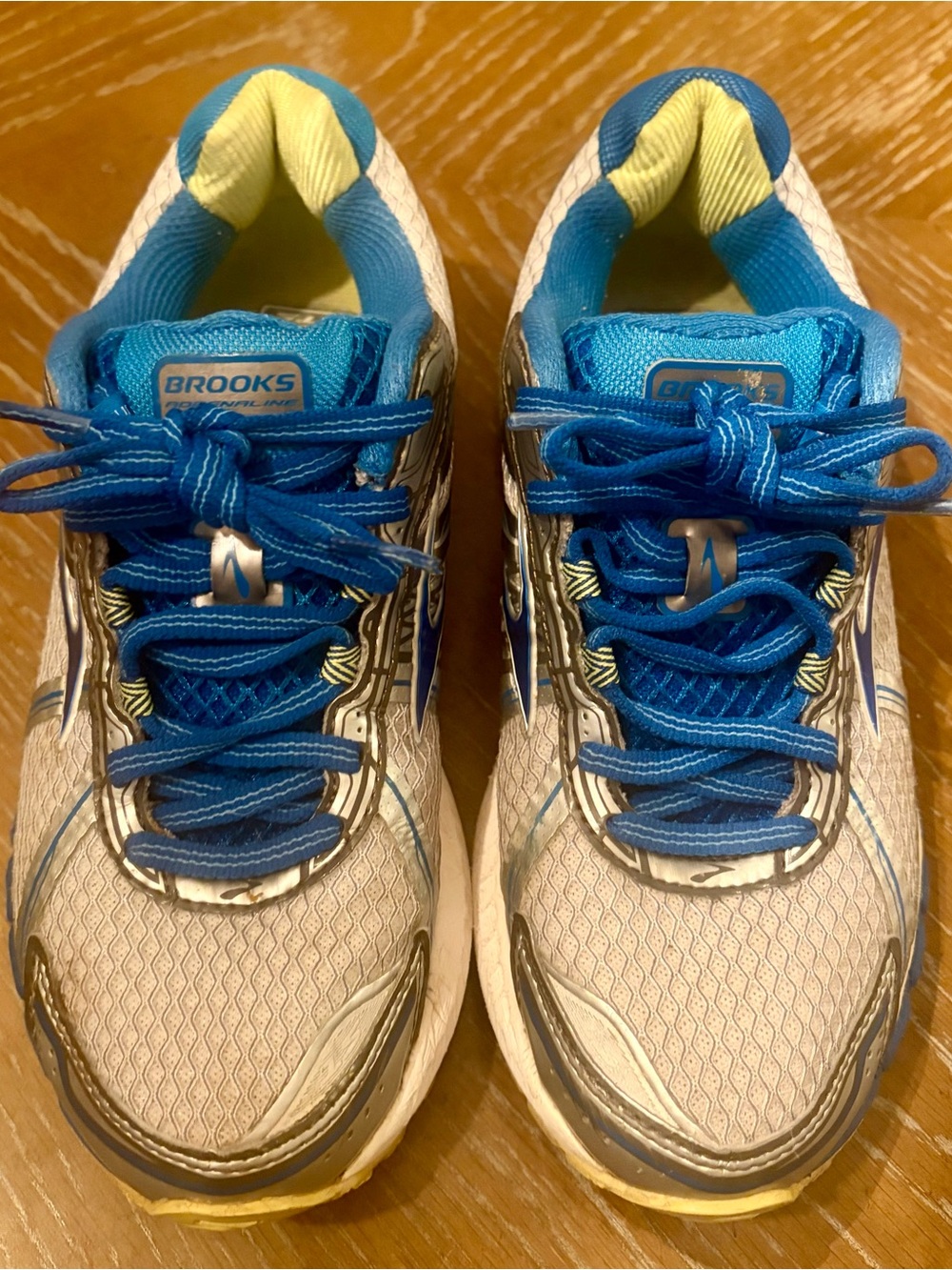Brooks Adrenaline GTS 15 Women's Athletic Shoes in Silver and Gray (7M)